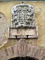 Montalcino - Haustr mit Wappen