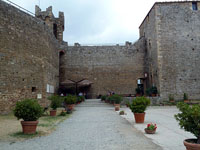 Montalcino - La Fortezza (1361; Innenhof)
