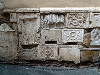 Montepulciano - etruskische und rmische Grabsteine am Palazzo Bucelli