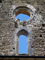 San Galgano - Fensterdetail Sdansicht Klosterkirche (ab 1224)