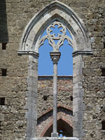 San Galgano - Fensterdetail Sdansicht Klosterkirche (ab 1224)
