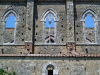 San Galgano - Fensterdetail Sdansicht Klosterkirche (ab 1224)