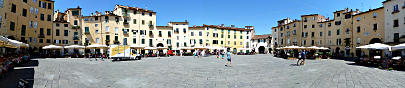 Lucca - Panorama der Piazza dell'Anfiteatro