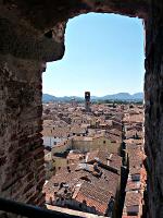 Lucca - Blickrichtung West (San Michele in Foro und Torre dell'Orologio)