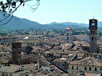 Lucca - Blickrichtung West (San Cristoforo, San Michele in Foro und Torre dell'Orologio)
