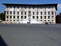 Pisa - Piazza dei Cavalieri mit Palazzo della Carovana (1562-?1564)