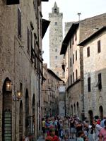 San Gimignano - Via San Giovanni (im Hintergrund Torre Grossa)