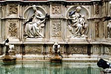 Fonte Gaia auf der Piazza del Campo