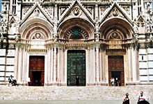 Eingangsportal Santa Maria Assunta