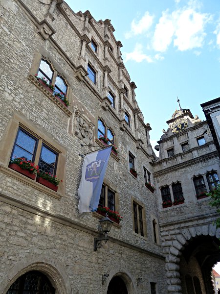 Rathaus (1579/81) - mit Maintor