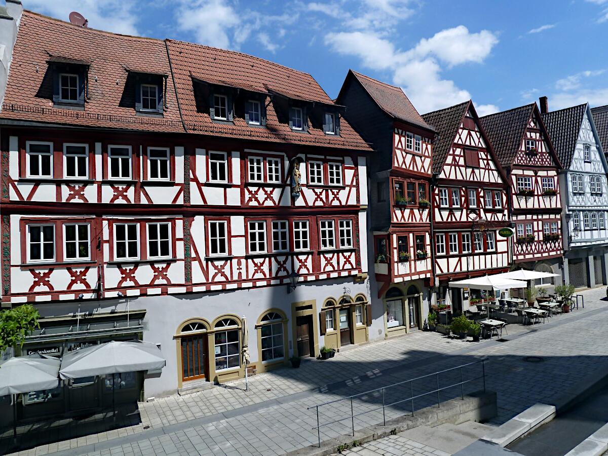 Hauptstrae mit Fachwerkzeile