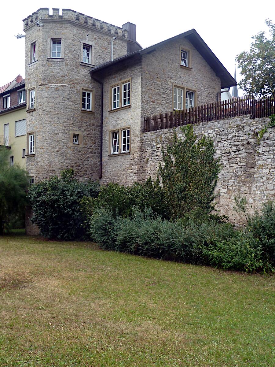 Zwingerturm im Haus verbaut