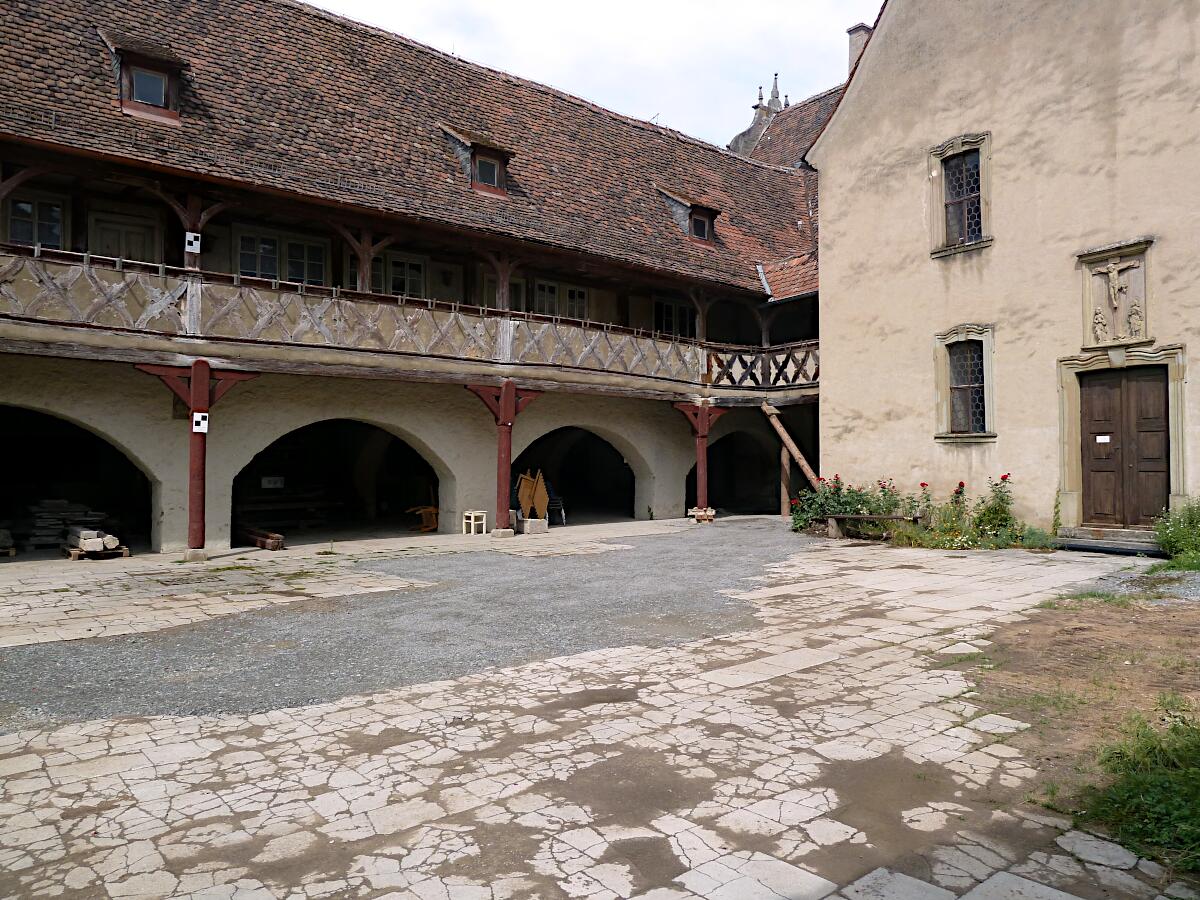 Spitalhof und Kreuzkirche (1431)
