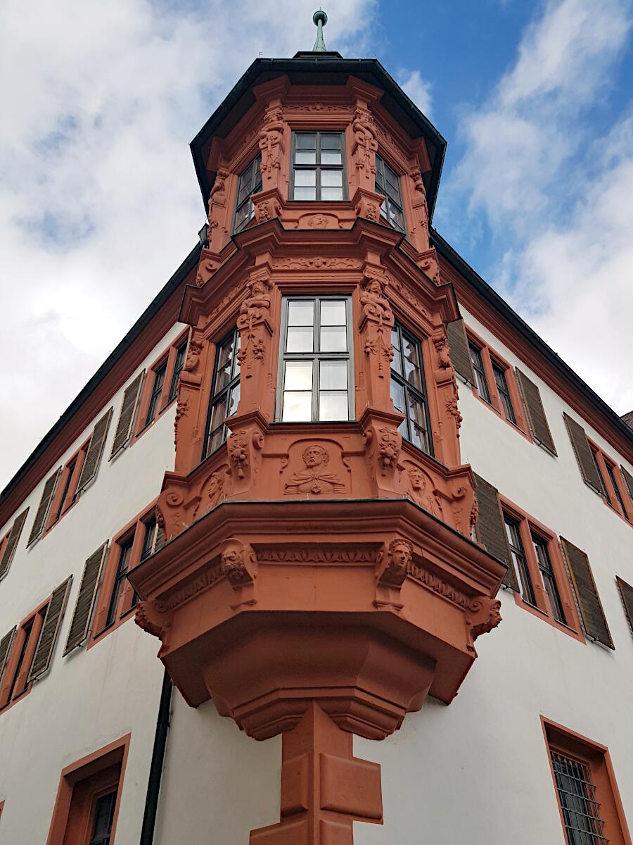 Ehem. Bischfliches Palais (1588-1609; Rekonstruktion 1959-61) - Erker