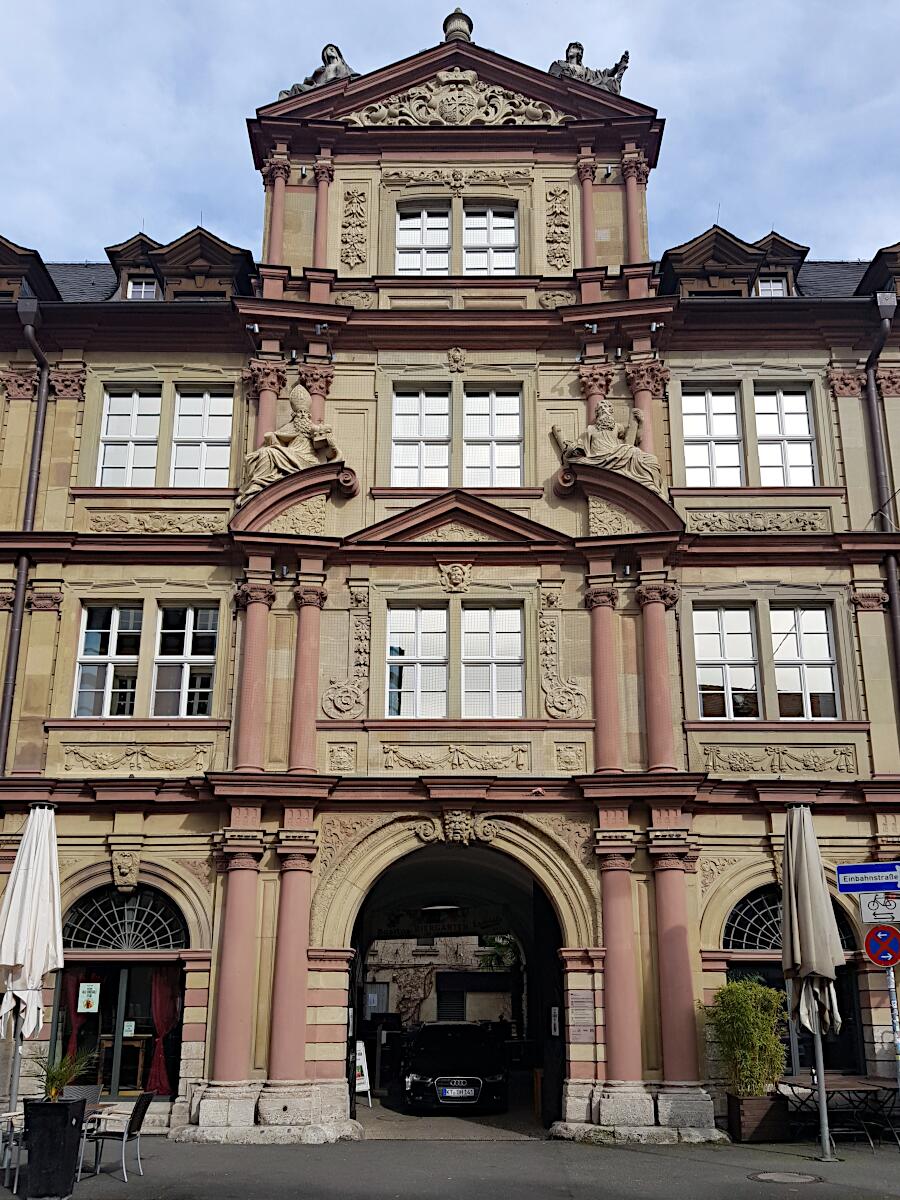 Ehem. Amtshof des Ritterstifts St. Burkard (1715-23)