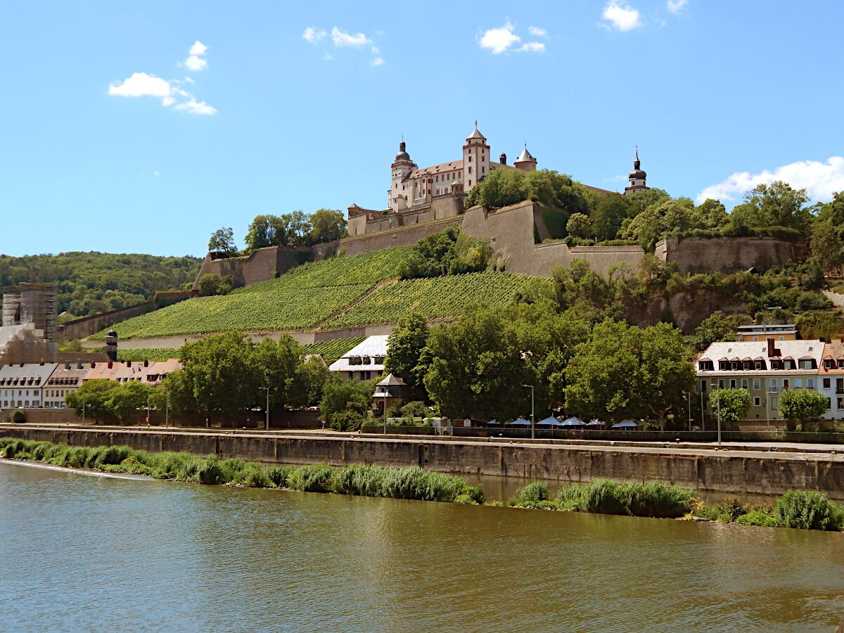 Festung Marienberg (ab 13. Jh.) - mit Weinlage Schlossberg