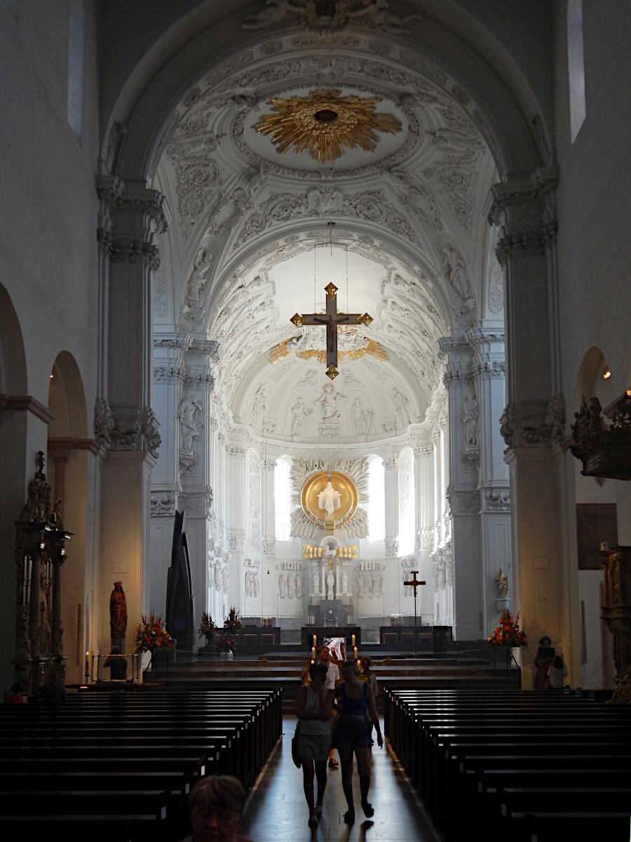 Dom St. Kilian (ab 1040) - Langhaus mit Altar