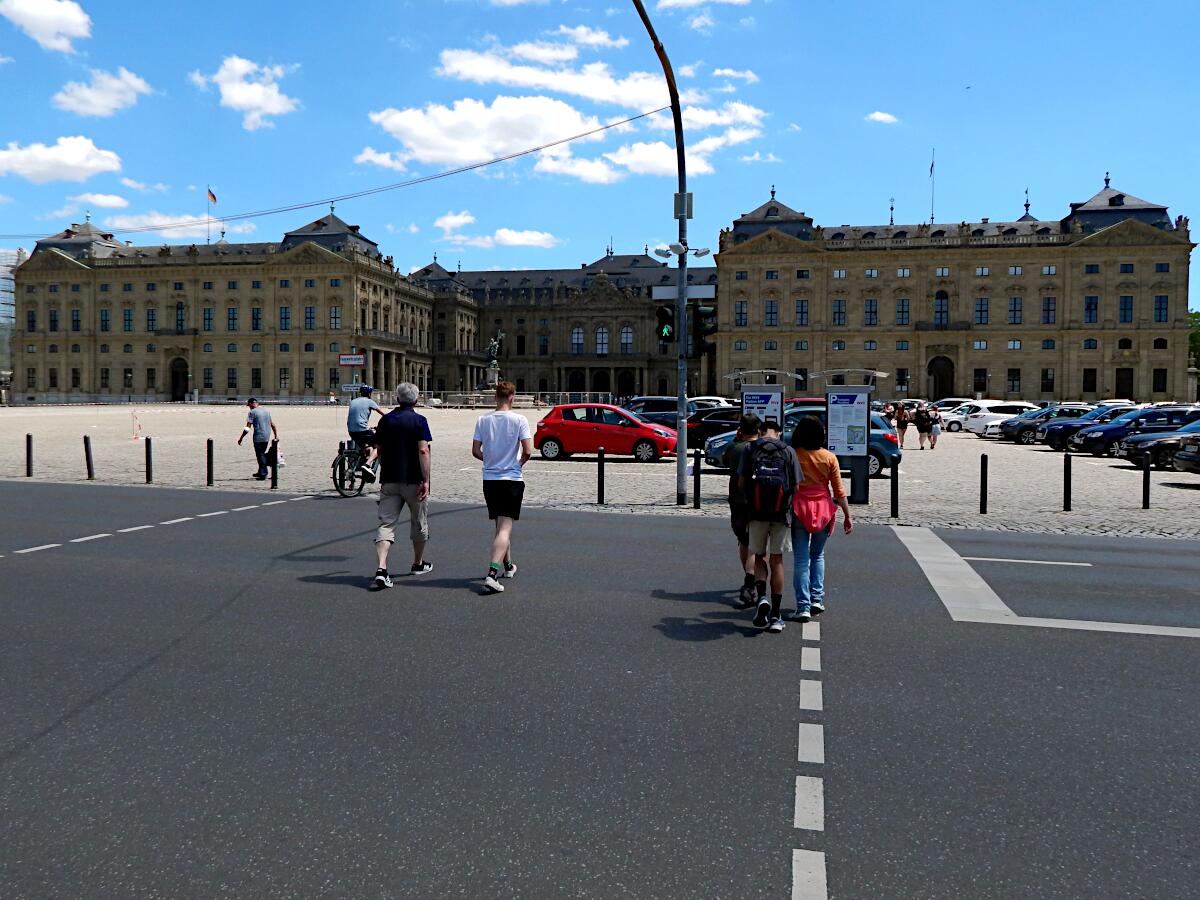 Residenz (1720-80; Rekonstruktion 1945-87) - Westfassade