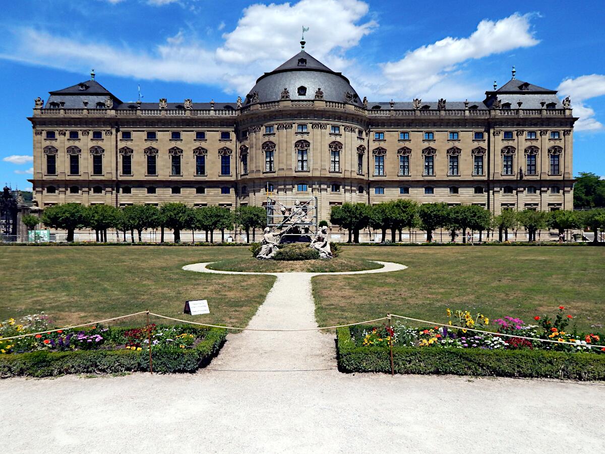 Residenz (1720-80; Rekonstruktion 1945-87) - Sdfassade