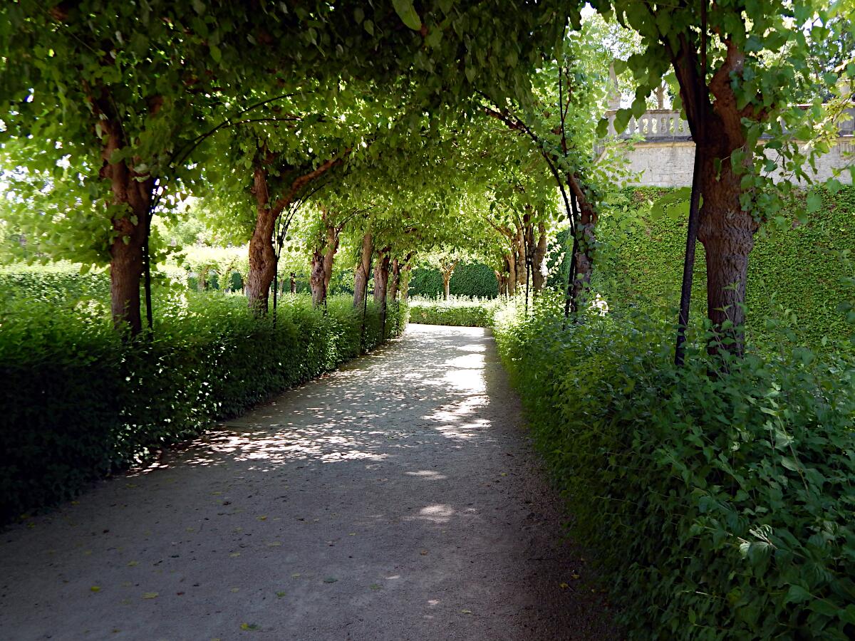 Residenz (1720-80; Rekonstruktion 1945-87) - Hofgarten