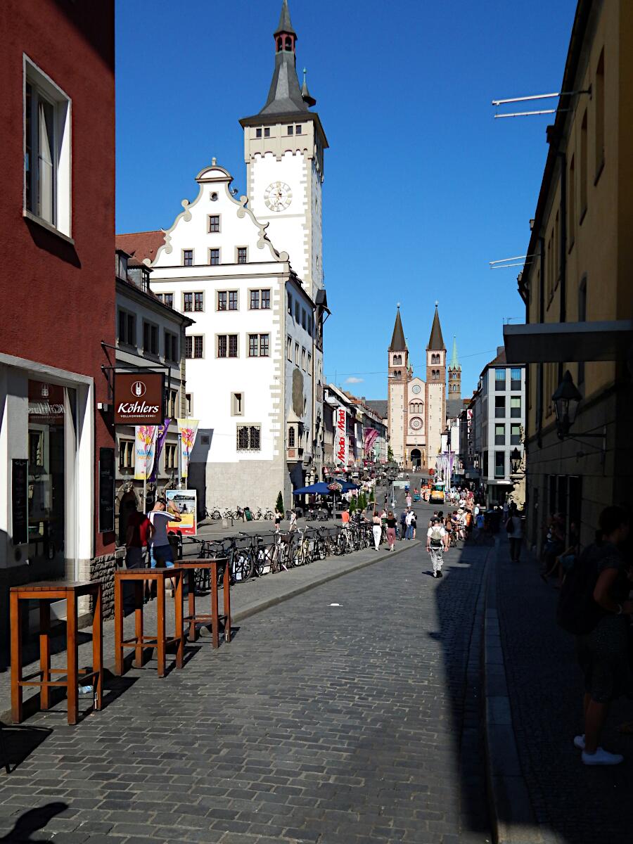 Karmelitenstrae - Grafeneckart (ab 1316) und Dom St. Kilian (ab 1040)