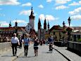Neue Alte Mainbrcke (ab 1476) - Blickrichtung Ost (im Hintergrund Neumnster, Grafeneckart, Dom)