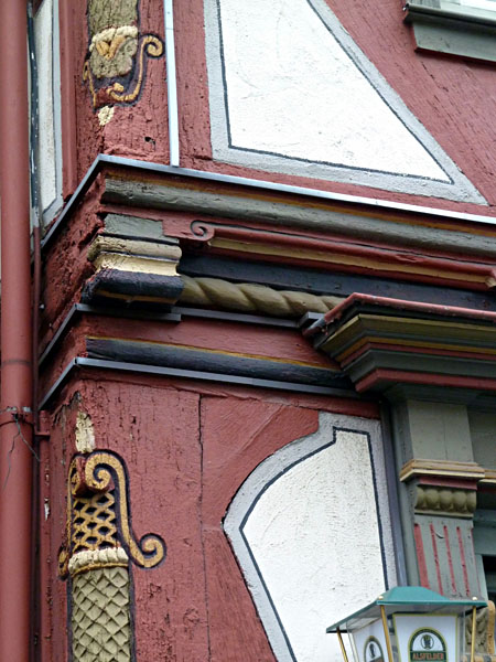 Untergasse 22 (17. Jh.) - Schuppenornamente