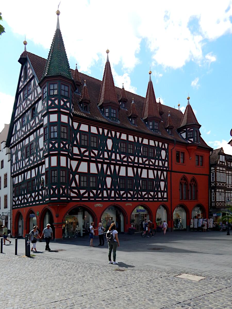 Altes Rathaus (ab 16. Jh.; Rekonstruktion 1968-69)