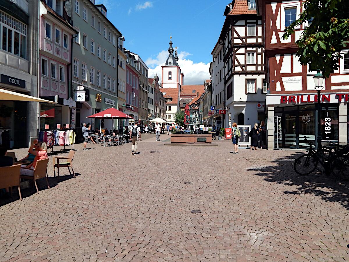 Marktstrae - im Hintergrund Stadtpfarrkirche St. Blasius