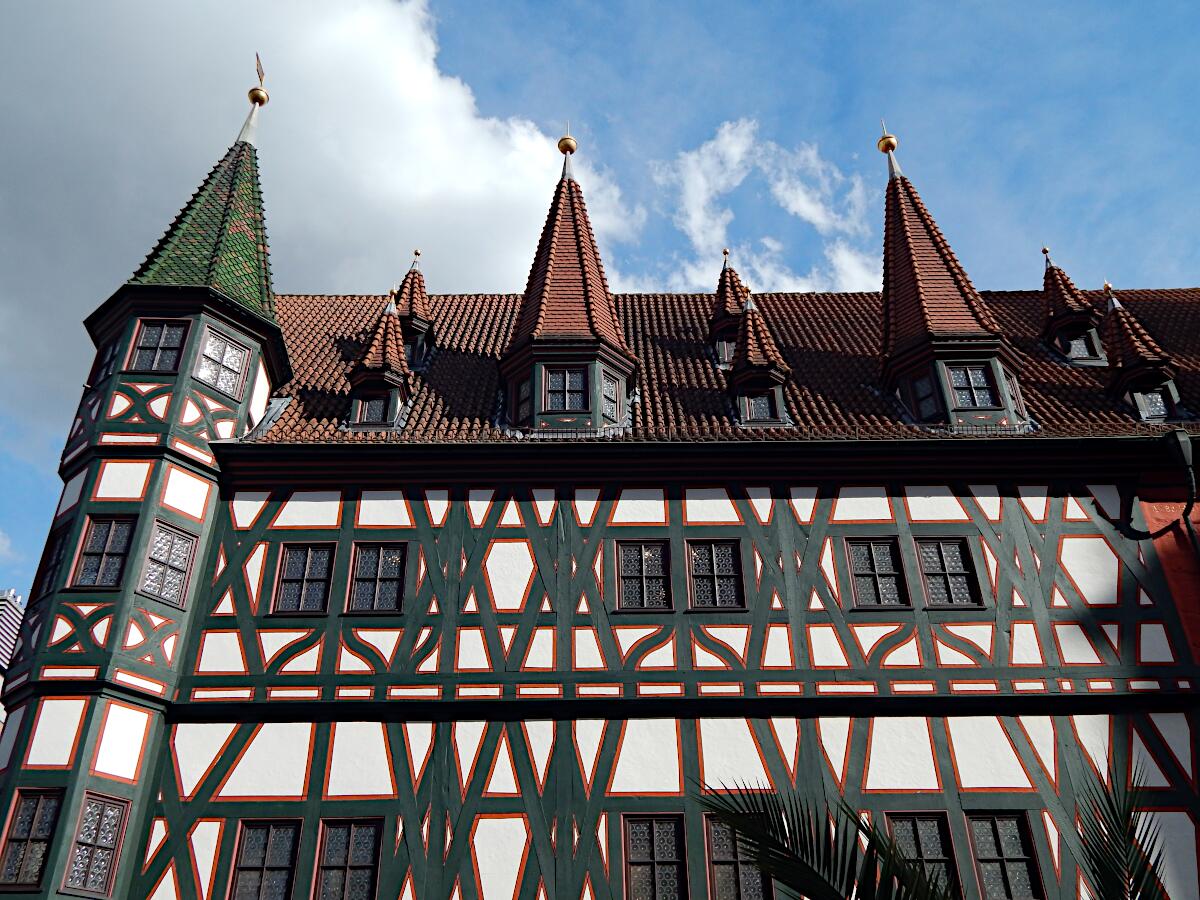 Altes Rathaus (ab 16. Jh.; Rekonstruktion 1968-69)