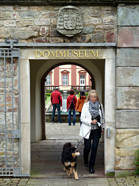 Eingang zum Domdechaneigarten