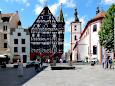 Borgiasplatz - Altes Rathaus (ab 16. Jh.; Rekonstruktion 1968-69) und Stadtpfarrkirche St. Blasius (1771-85)
