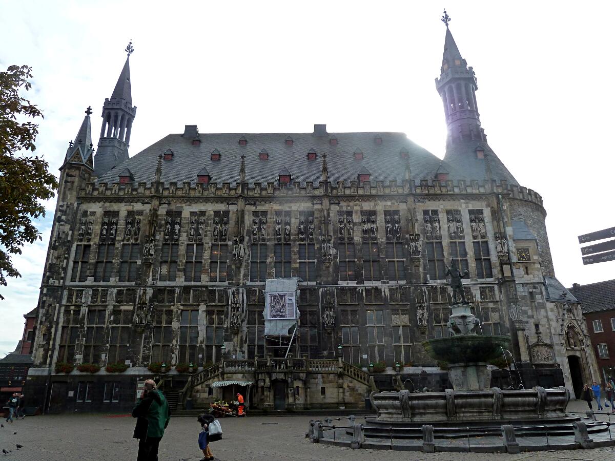 Aachener Rathaus (14. Jh.)