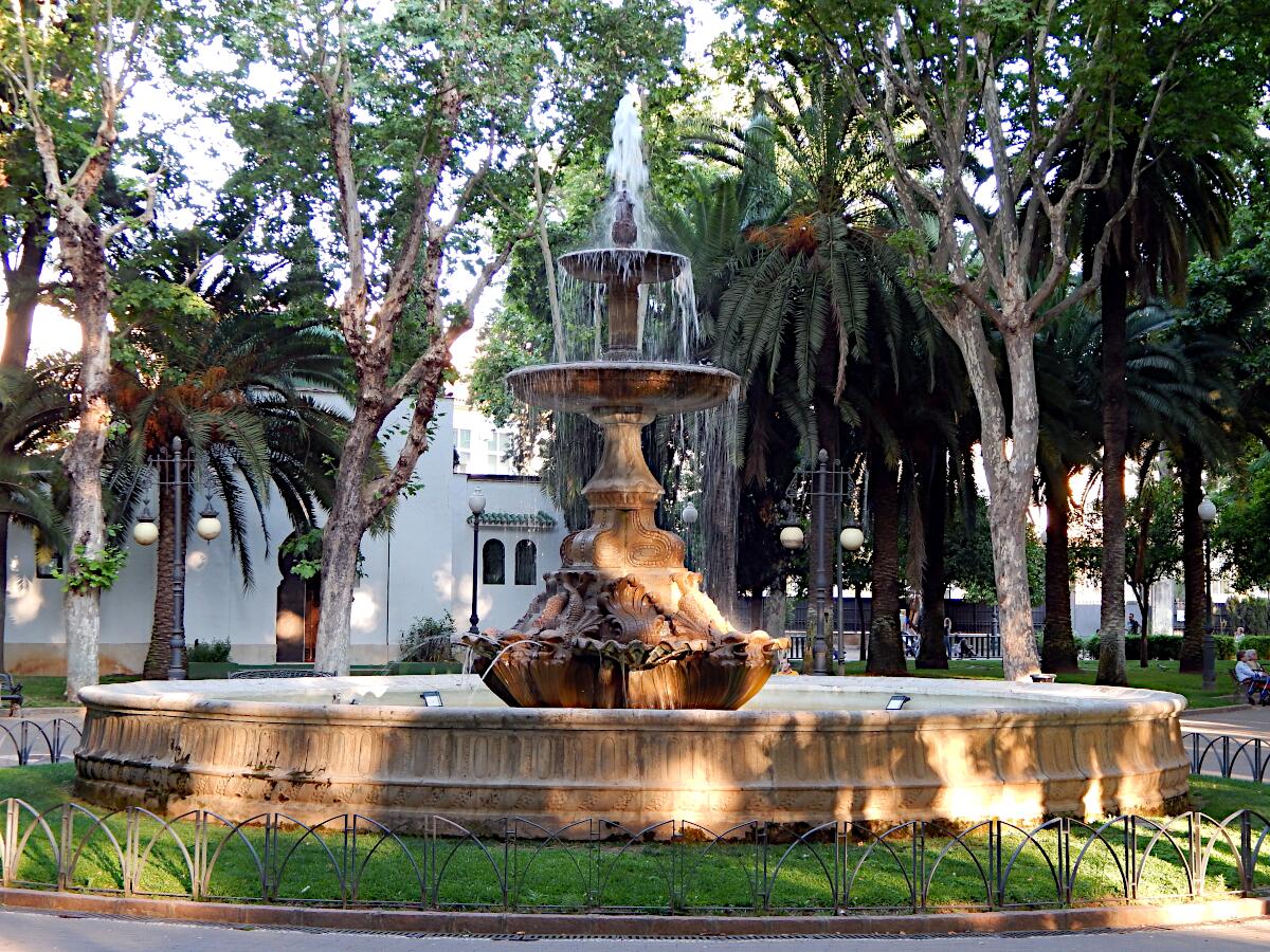 Jardines de la Merced - Fuente de los jardines de Col�n (um 1925)