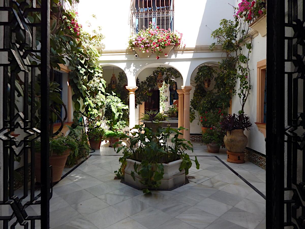 Calleja de las Flores
