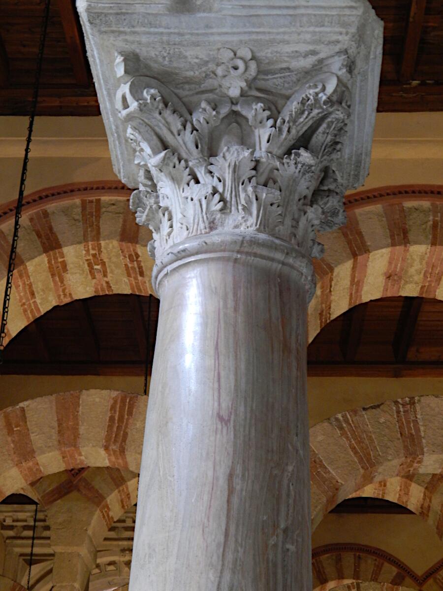 Mezquita-Catedral de C�rdoba (ab 785) - r�mische S�ulen im Betsaal