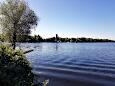 Havelufer - im Hintergrund Wasserturm Hermannswerder