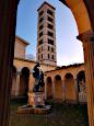Friedenskirche (1845-48) - Innenhof mit Christusstatue (im Hintergrund Campanile)