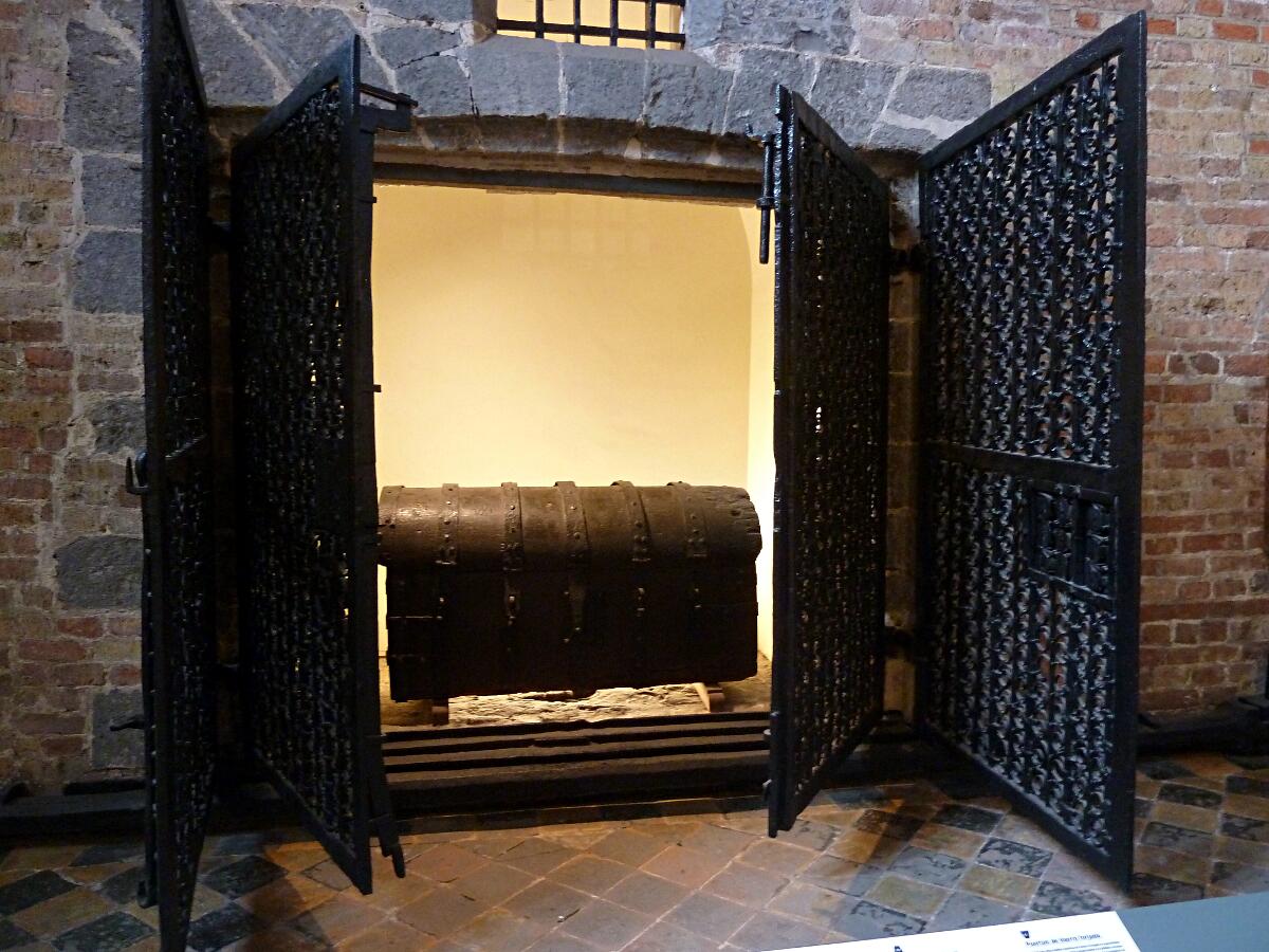 Belfort van Brugge (ab 1240; 1487; 1822)