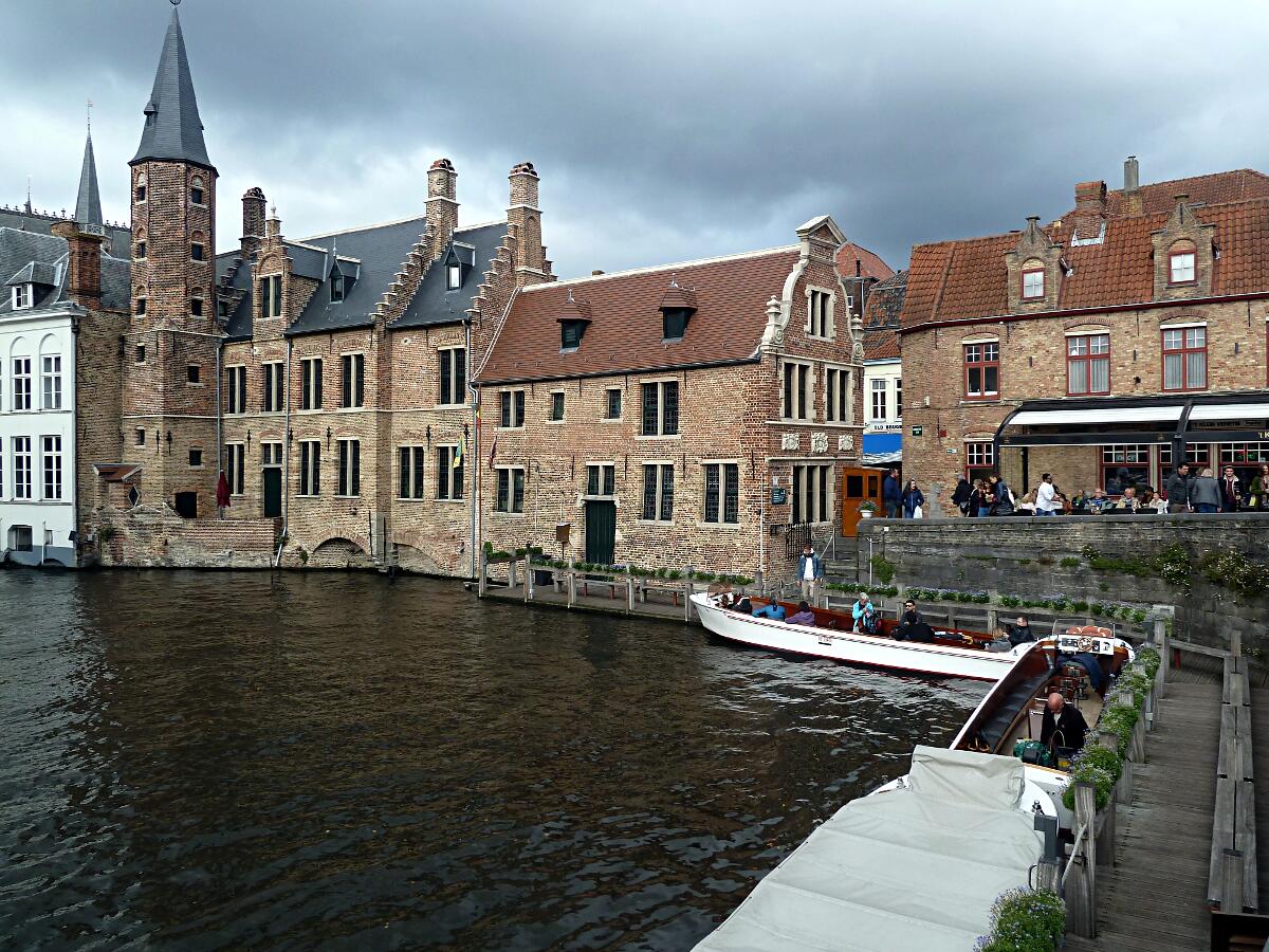 Dijver - mit 'T Huidevettershuis