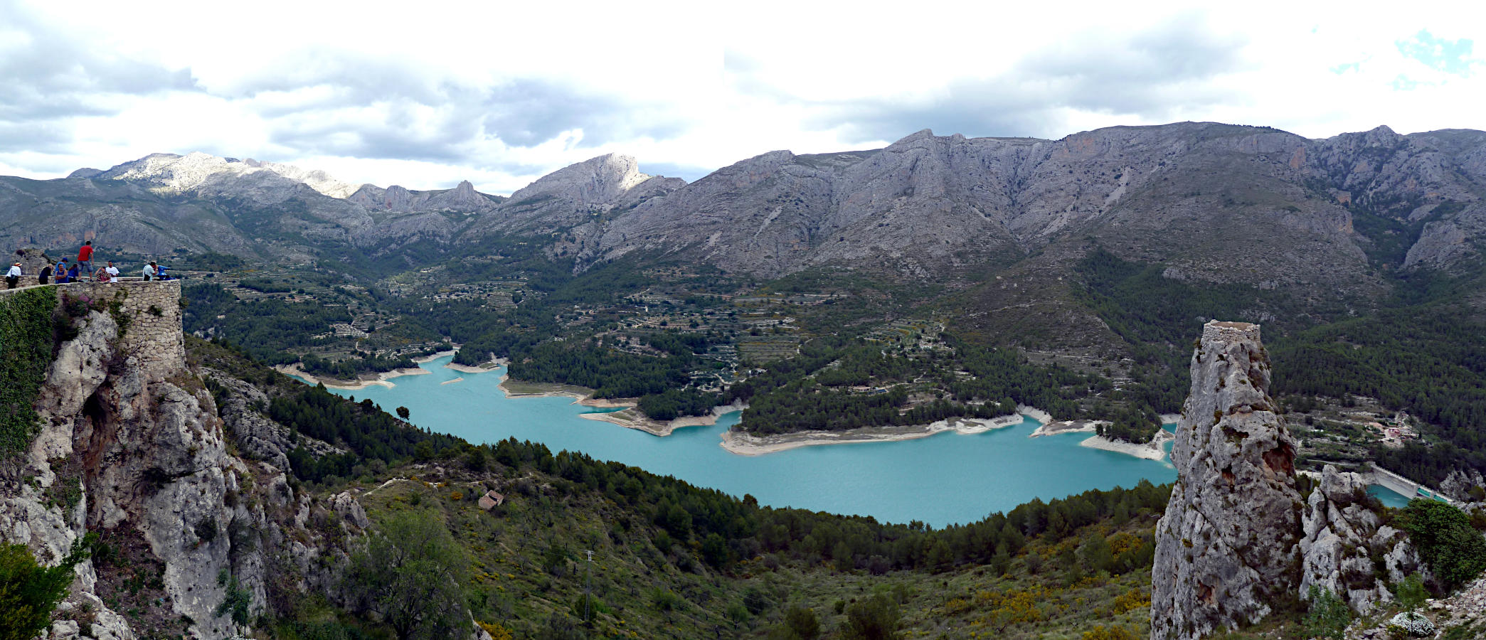 Guadalest - Embassament de Guadalest und Torre de Vig�a