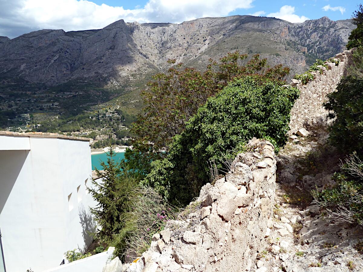 Guadalest - Burgmauerreste am Castell de l'Alcazaiba