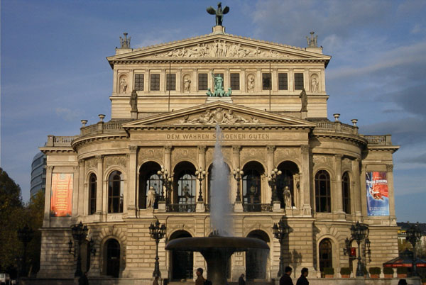 Alte Oper (1880, Wiederaufbau 1981)