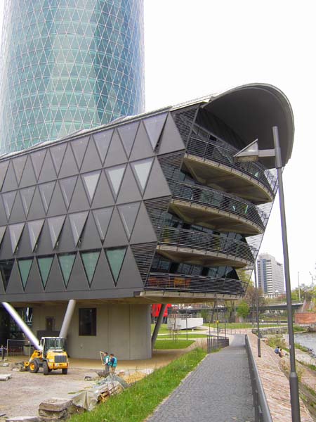 Westhafenviertel (Br�ckengeb�ude mit Westhafen-Tower)