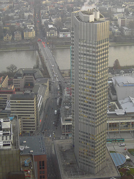 Eurotower - ehem. BfG (Ansicht vom Main Tower, 148 m)