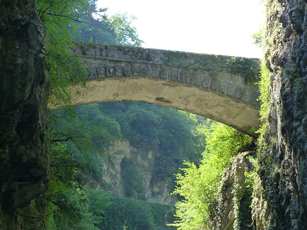 Trem�sine - Br�cke �ber die Via Benaco