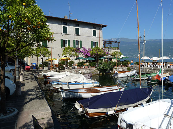 Villa di Gargnano - Hafen mit Bar 'Al Porto'