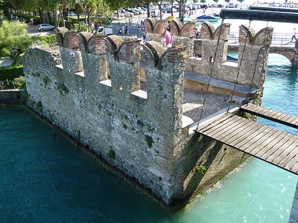 Sirmione - Castello Scaligero (Zugbr�cke, 13.Jh.)