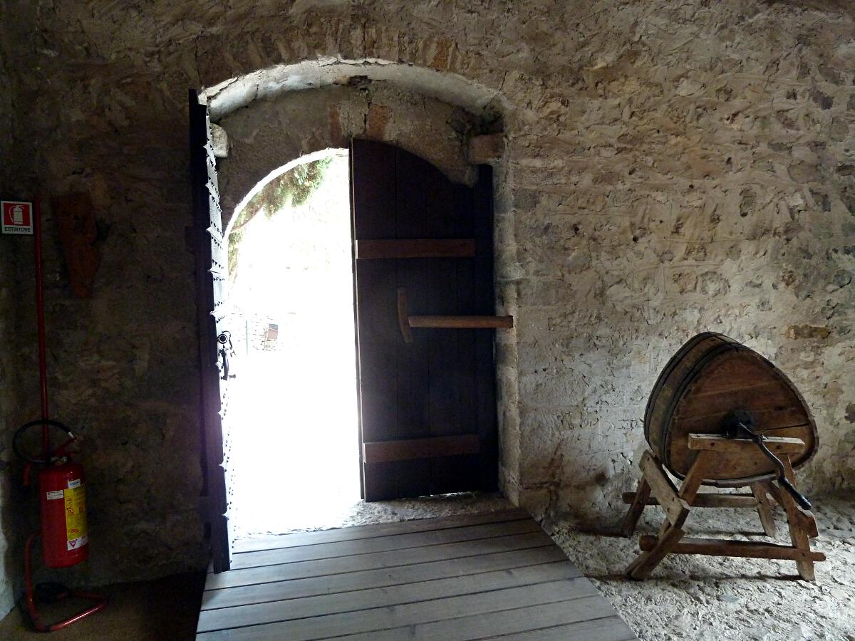 Castello di Sabbionara (ab 11. Jh.) - Eingang W�chterhaus