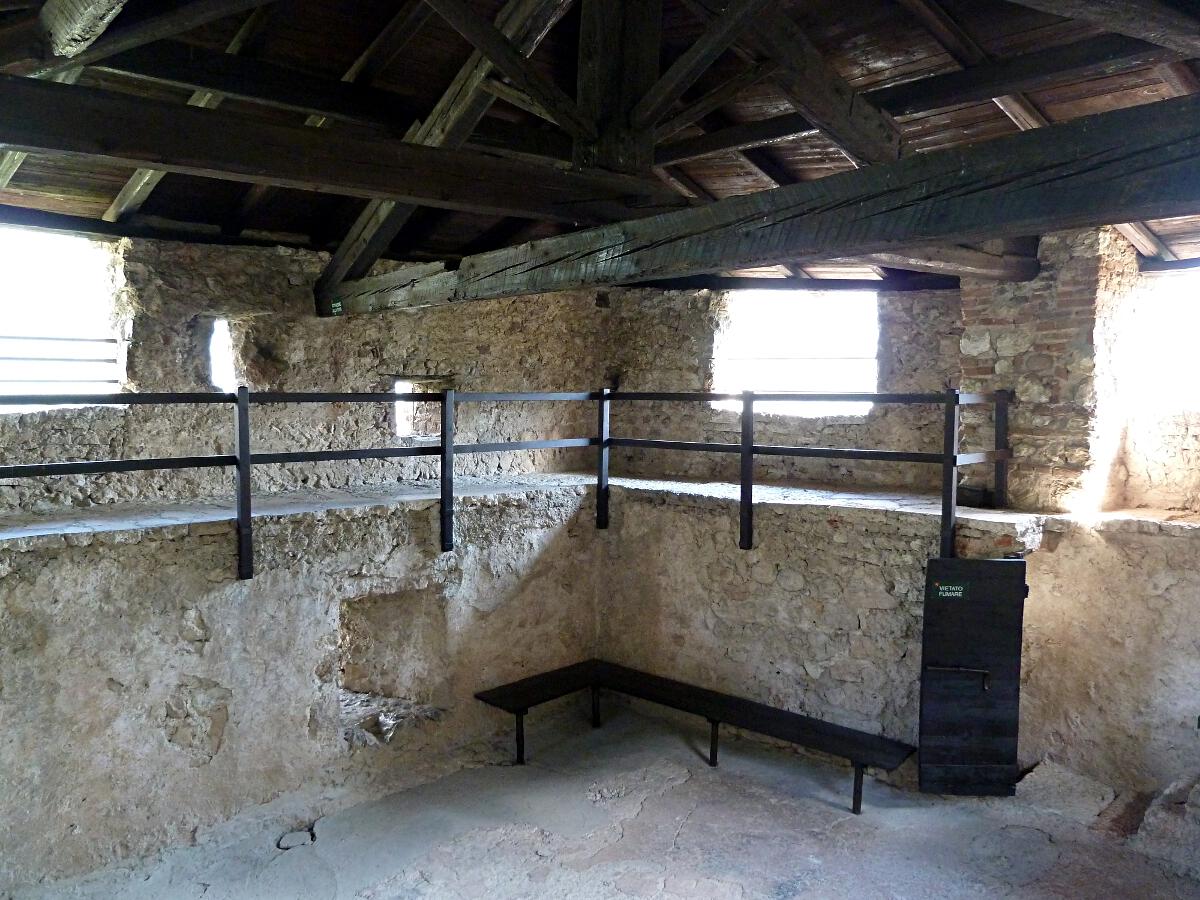 Castello di Sabbionara (ab 11. Jh.) - Plattform Bergfried